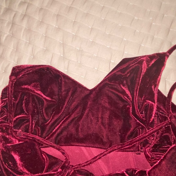 Red velvet dress - Picture 4 of 4